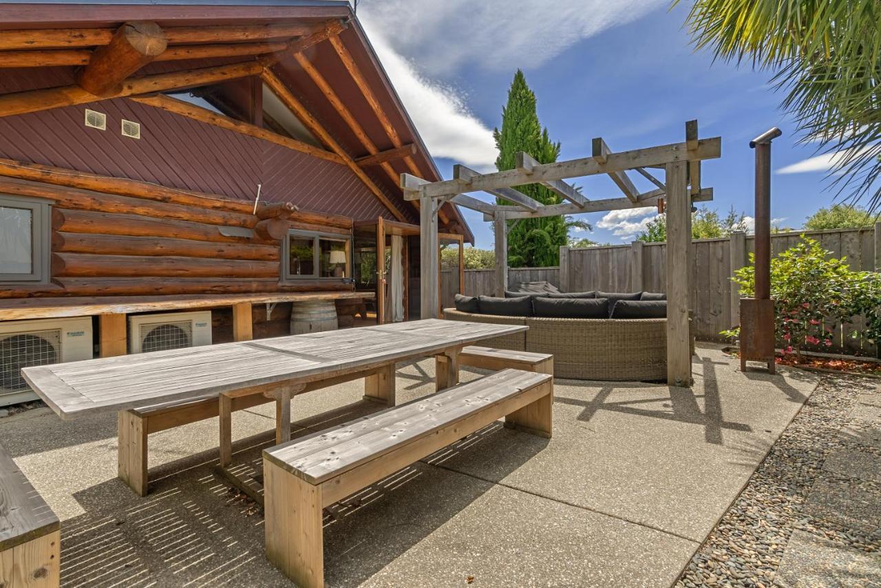 The Log House Wanaka Exterior photo